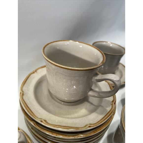 The Classics by Hearthside - Castlewood Tea Cup & Saucer Vintage - Picture 2 of 8